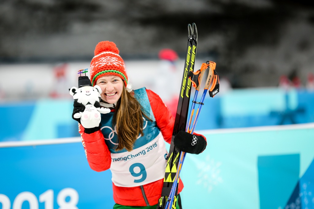 Дарье Домрачевой вручили серебряную олимпийскую медаль