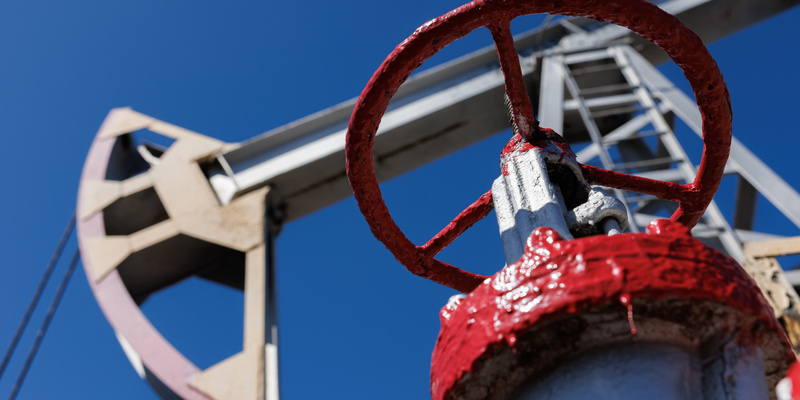 Уже выше 81 доллара. Нефть стремительно дорожает на фоне ударов по Ирану