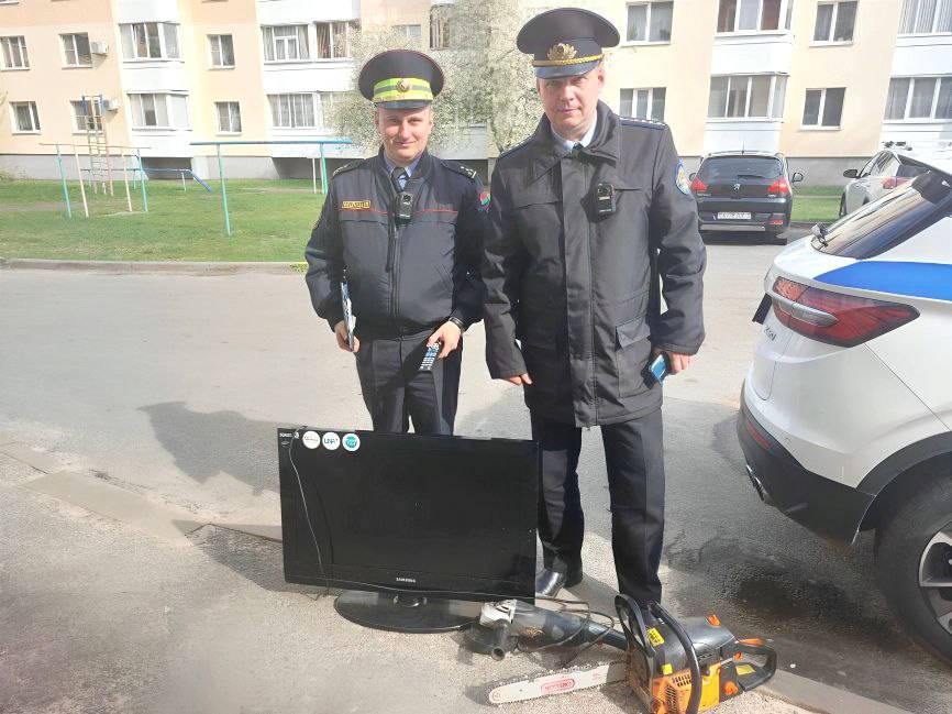 В Калинковичах водитель лишился телевизора, бензопилы и болгарки из-за неоплаченного штрафа за пьяную езду