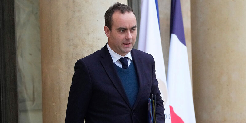 СМИ: Премьер Франции подал в отставку