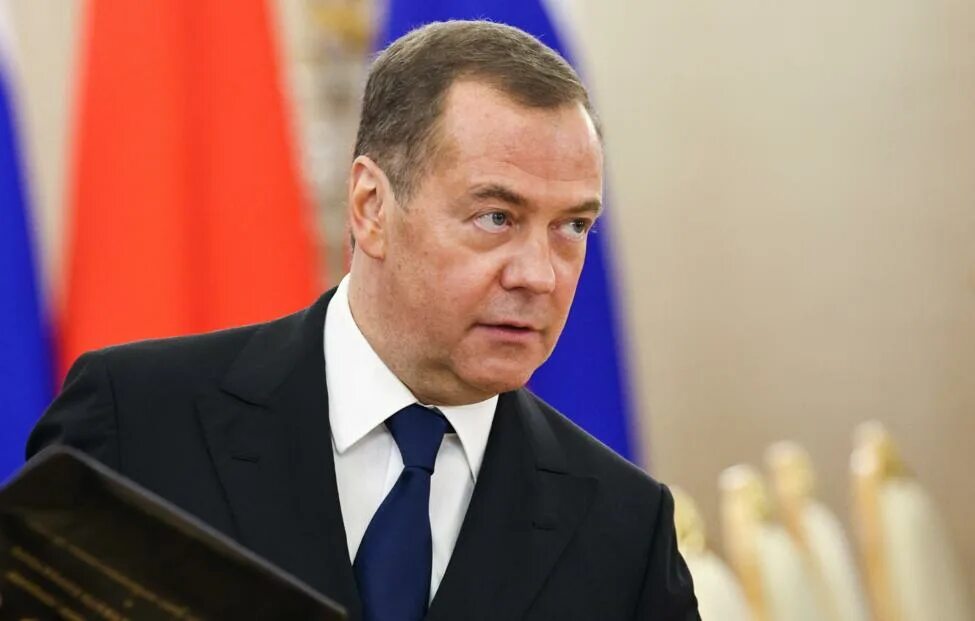 Медведев назвал нервной реакцию Трампа на свои слова и подчеркнул, что Россия продолжит идти своей дорогой