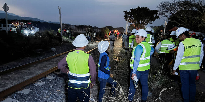 СМИ: В Мексике из-за схода поезда с рельсов погибли 13 человек, около 100 пострадали