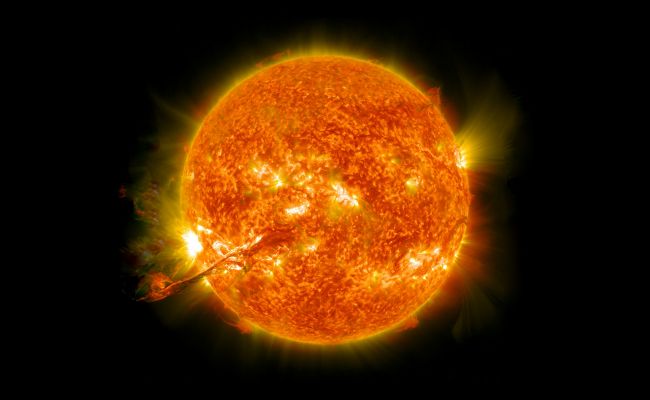 Сразу 4 вспышки на Солнце одновременно произошли ночью с 23 на 24 апреля