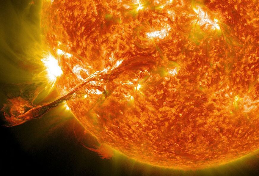 В Лаборатории солнечной астрономии сказали про две подряд мощные вспышки на Солнце впервые за семь лет