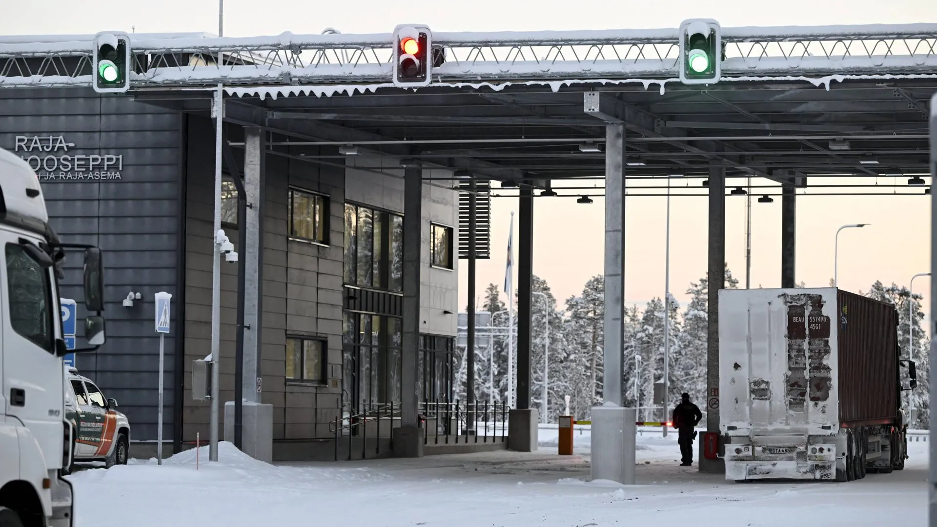 Песков заявил, что концентрация в Финляндии сил на границе с РФ является избыточной мерой