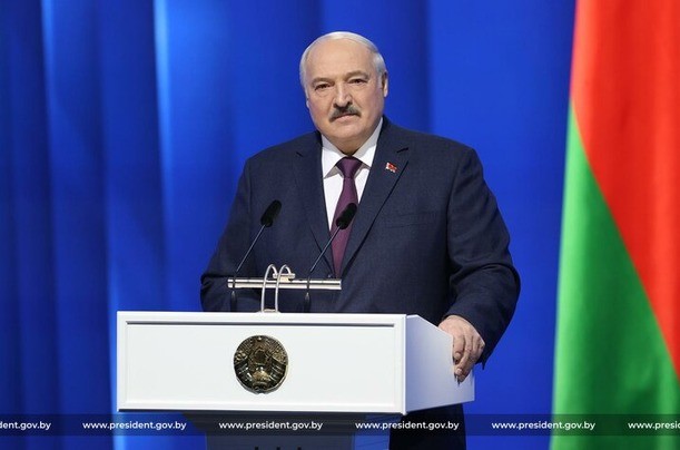 Лукашенко поздравил жителей Беларуси с Днем народного единства