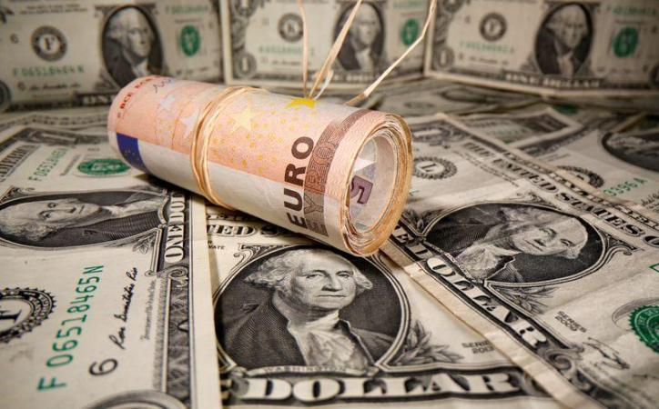 На торгах 15 мая евро и российский рубль подорожали, доллар и юань подешевели
